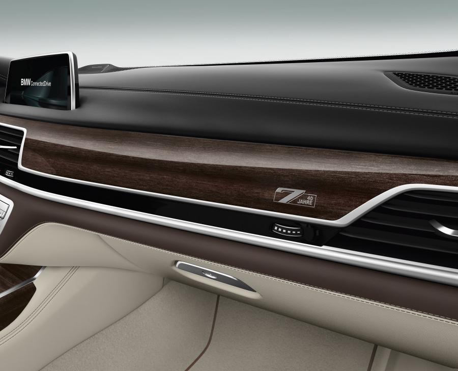 Детали интерьера BMW 7-Series Edition 40 Jahre 2017 года  (фото 9 из 12)